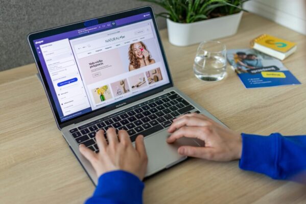 shoper-slLo94wES2M-unsplash shoper-slLo94wES2M-unsplash